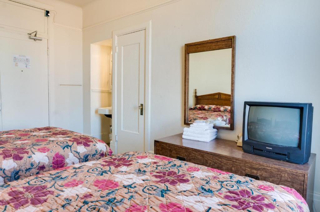Twin Room with Private Bathroom,61066456:JPEG